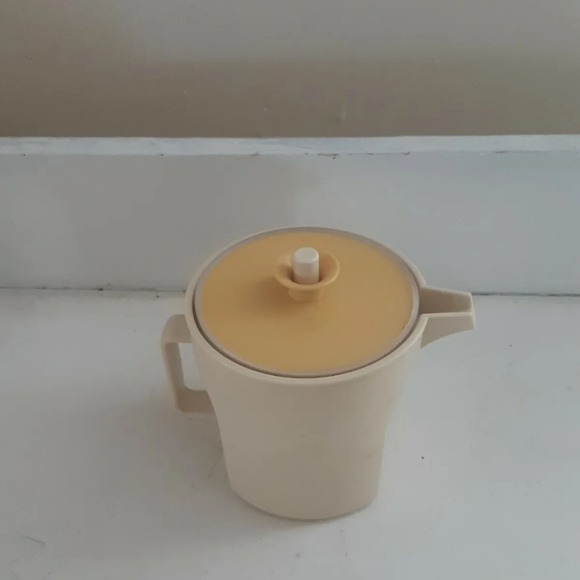 Tupperware lot of 4 used, Pitcher, condiment caddy, snacks tray - Picture 4 of 11